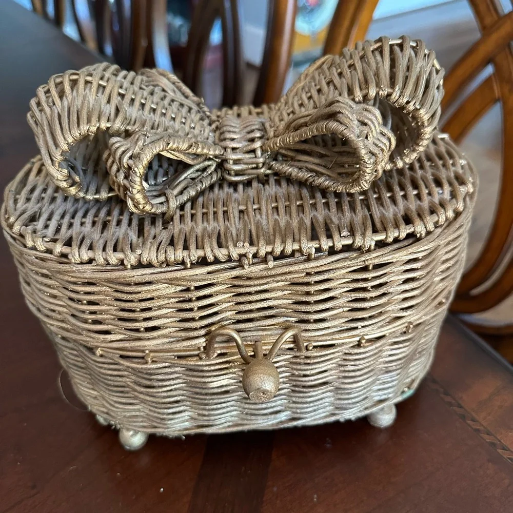 Beautiful Vintage Wicker Basket Box w/ Bow Topper, Gold Lidded Storage Box VGUC